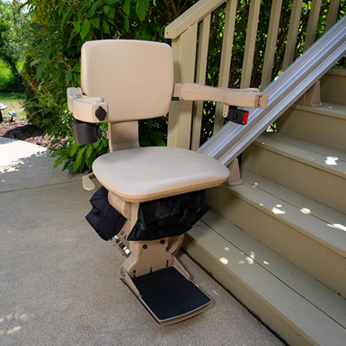 Outdoor stair lift