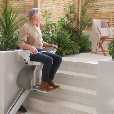 Outdoor stair lift