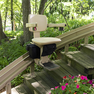 Outdoor curved stair lift